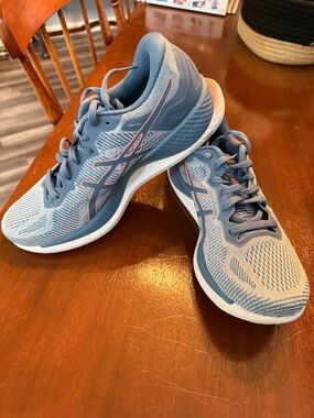 ASICS Women's GlideRide Size 9.5 Running Shoes